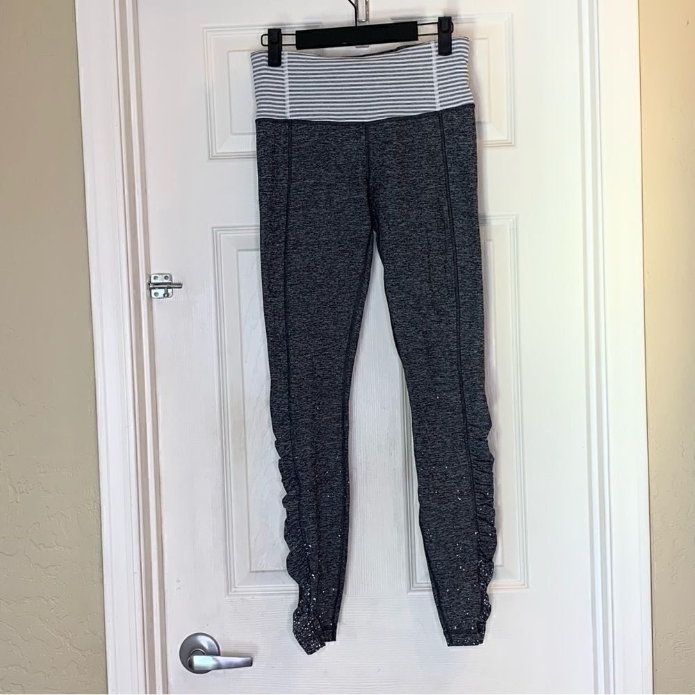Lululemon Run: Spirit Tight II Size 6 Reversible Heathered Gray